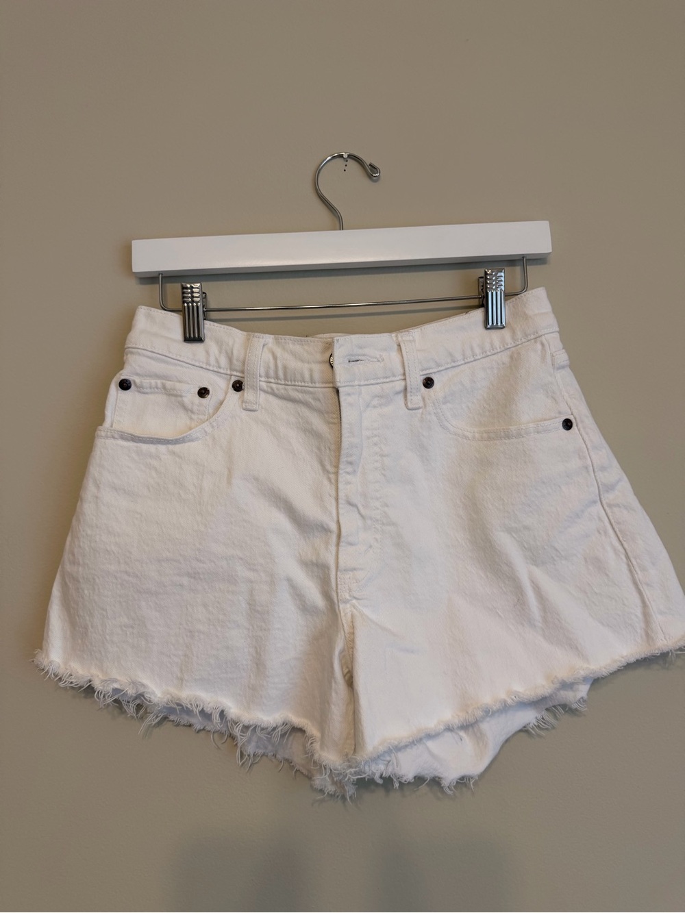 Abercrombie & Fitch White High-Rise Cutoff short